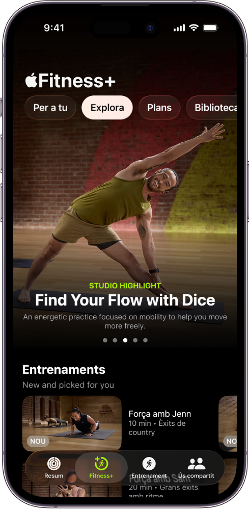 A la pantalla Explora de l’Apple Fitness+ es mostra un entrenament destacat. Els entrenaments nous apareixen a la part inferior de la pantalla.