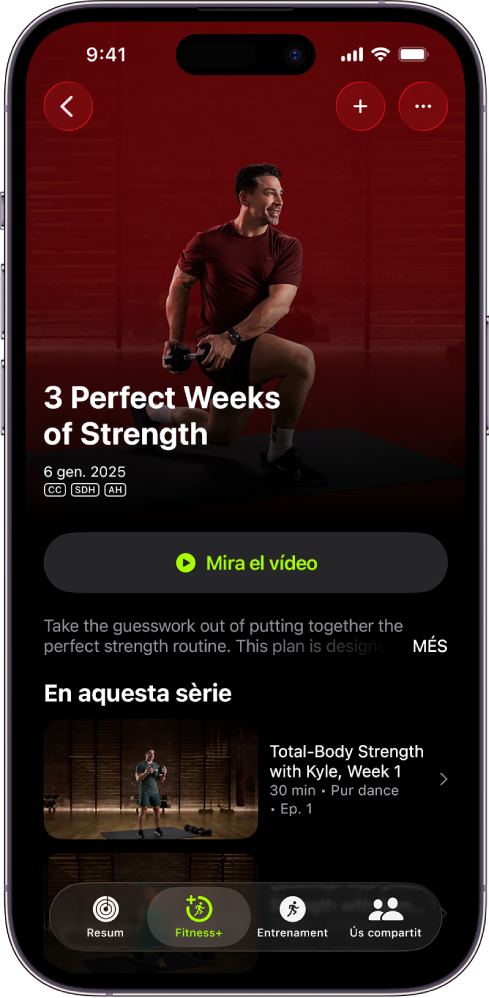 Pantalla de l’Apple Fitness+ que mostra un programa d’entrenament. Al centre de la pantalla es mostra el títol del programa, un botó per veure’n una previsualització i la descripció. A la part inferior de la pantalla hi ha una fila d’episodis d’entrenament.