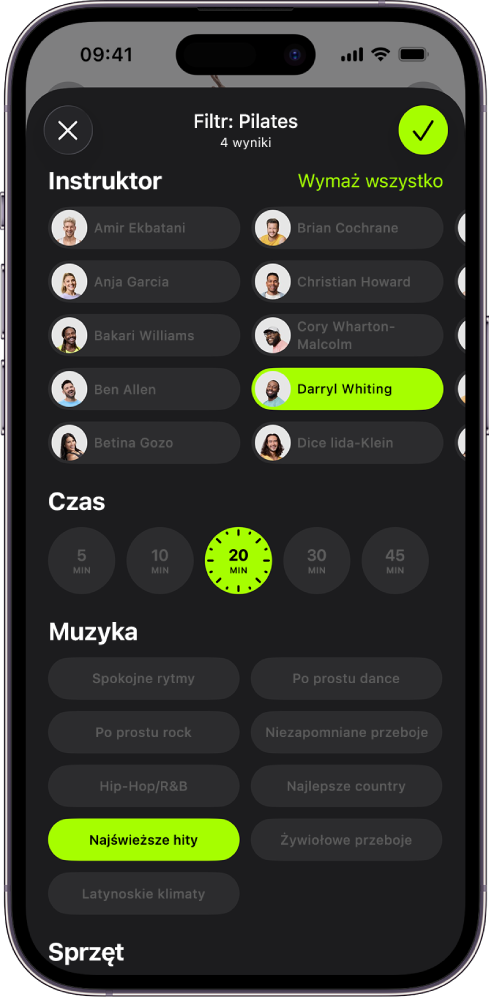Ekran Apple Fitness+ pokazujący opcje sortowania i filtrowania treningów. Na górze ekranu znajduje się lista instruktorów. Na środku ekranu widoczne są interwały czasowe. Poniżej czasu znajduje się lista gatunków muzycznych.