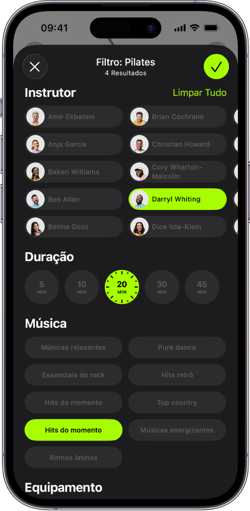 Tela do Apple Fitness+ mostrando opções para ordenar e filtrar exercícios. Na parte superior da tela, uma lista de instrutores. Os intervalos de tempo estão no centro da tela. Abaixo de Tempo, uma lista de gêneros musicais.