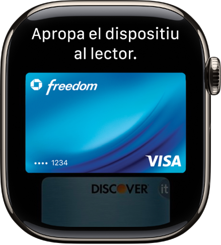 Una pantalla en què es mostra una targeta de crèdit a l’Apple Pay preparada per passar‑se per un lector sense contacte.
