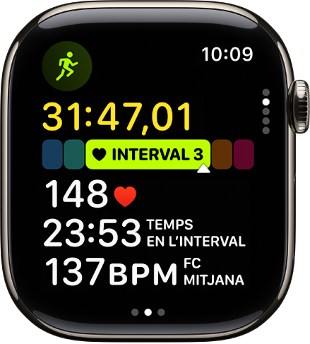 Un entrenament de córrer en curs mostra les següents dades de l'entrenament: el temps transcorregut, l’interval de potència actual, la freqüència cardíaca, el temps que fa que ets a l’interval de potència actual i la freqüència cardíaca mitjana.