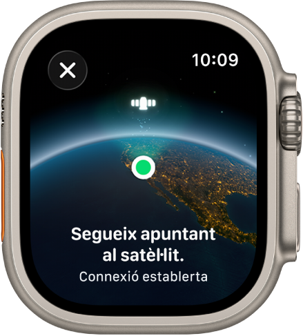 Una pantalla on es mostra la icona d’un satèl·lit a sobre d’una vista corbada de la Terra, un indicador de connexió de color verd i el text “Segueix apuntant al satèl·lit”.