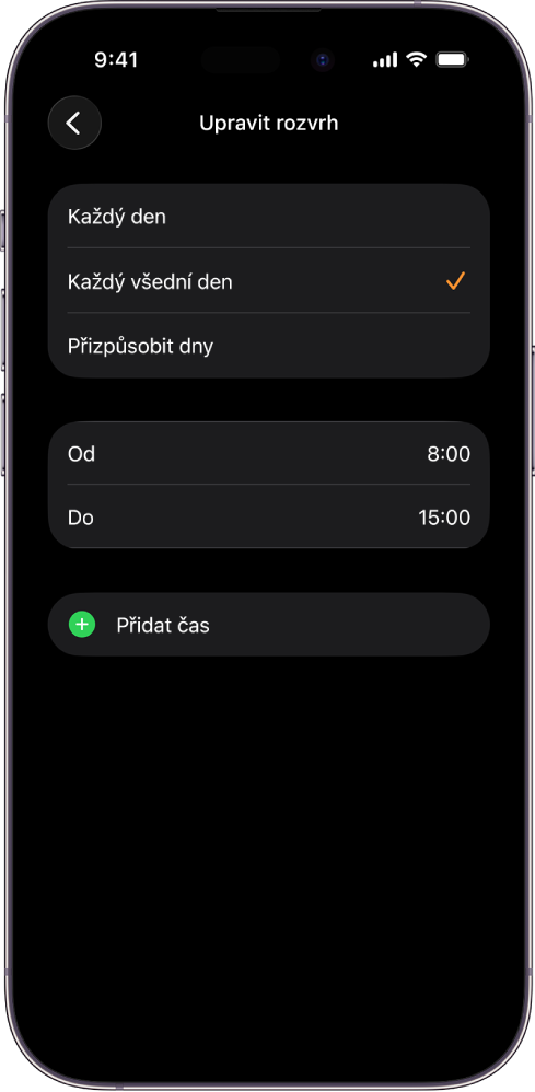 iPhone s obrazovkou Upravit rozvrh pro Čas ve škole. Úplně nahoře jsou vidět volby Každý den, Každý všední den a Přizpůsobit dny. Volba Každý všední den je vybraná. Uprostřed obrazovky jsou uvedené časy začátku a konce a dole je umístěné tlačítko Přidat čas.
