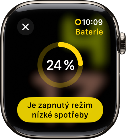 Obrazovka režimu nízké spotřeby s výsečí žlutého kroužku, která uvádí zbývající energii. Dole se nachází tlačítko pro zapnutí režimu nízké spotřeby.
