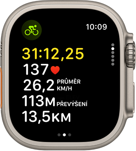 Probíhající cyklistický trénink se zobrazením uplynulého času tréninku, tepové frekvence, průměrné rychlosti, nastoupaného převýšení a celkové vzdálenosti.