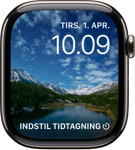 Urskiven Tidsforløb, der viser en video af et tidsforløb af en naturskønt område. Nederst er komplikationen Kompasretning.