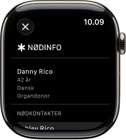 Skærmen Nødinfo viser personens navn, alder, sprog, organdonorstatus og nødkontakter.