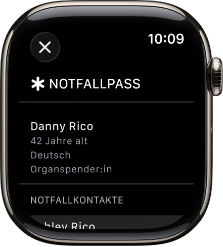 Der Bildschirm „Notfallpass“ zeigt den Namen, das Alter, die Sprache, den Organspendestatus und die Notfallkontakte der Person.