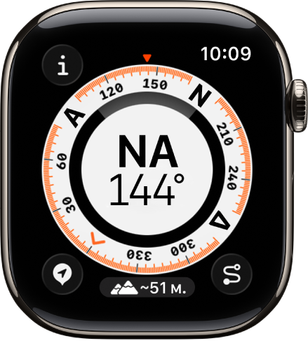 Η εφαρμογή «Πυξίδα» εμφανίζει ένα καντράν με την κατεύθυνση της πυξίδας στη μέση, μια κουκκίδα που αντιπροσωπεύει ένα σημείο στάσης στον εσωτερικό δακτύλιο, και ενδείξεις πυξίδας στον εξωτερικό δακτύλιο. Το κουμπί «Πληροφορίες» βρίσκεται πάνω αριστερά, το κουμπί «Σημεία στάσης» κάτω αριστερά, το κουμπί «Υψόμετρο» κάτω στη μέση, και το κουμπί «Ιχνηλάτηση» κάτω δεξιά.