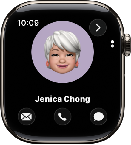 היישום ״אנשי קשר״ עם איש קשר. תמונת איש הקשר נמצא במרכז המסך ושמו מופיע מתחת לתמונה. מתחת מופיעים הכפתורים ״טלפון״, ״הודעות״ ו״אפשרויות נוספות״. משמאל למעלה נמצא הכפתור ״אחורה״.