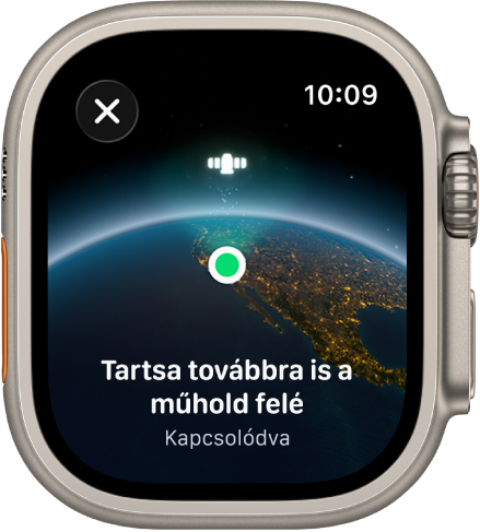 Egy képernyő a Föld ívelt nézete felett található műhold ikonnal, egy zöld színű kapcsolat-visszajelzővel és a „Tartsa továbbra is a műhold felé” szöveggel.