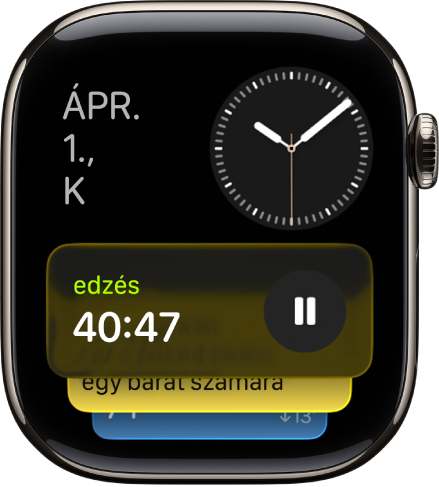 Az Apple Watchon lévő Intelligens pakli élő tevékenységeket és widgeteket jelenít meg.