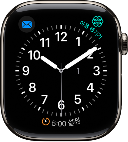 유틸리티 시계 페이스에서 초침 색상을 조절할 수 있으며 다이얼 숫자 및 세부사항을 조절할 수 있음. 나타나는 3개의 컴플리케이션으로는 왼쪽 상단에 음악, 오른쪽 상단에 마음 챙기기, 하단에 운동이 있음.