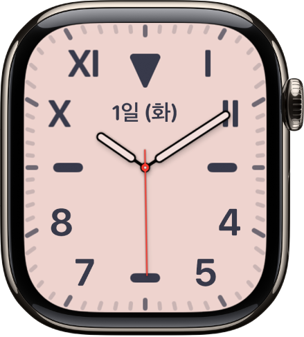 로마 숫자와 아라비아 숫자의 혼합을 보여주는 캘리포니아 시계 페이스. 날짜와 문페이즈 컴플리케이션을 표시함.