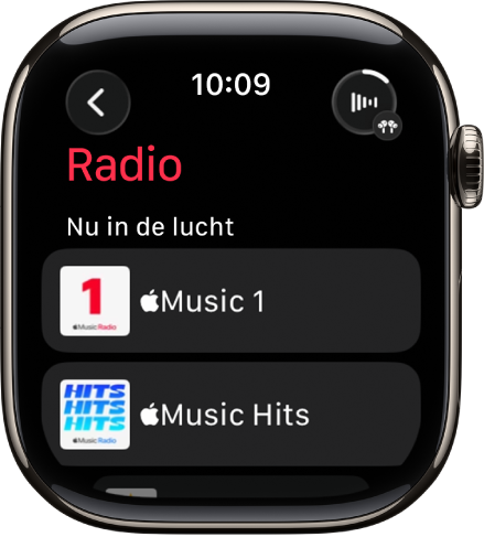 Het Radio-scherm met drie Apple Music-stations. Rechtsbovenin bevindt zich de knop 'Huidige'. Linksbovenin bevindt zich de terugknop.