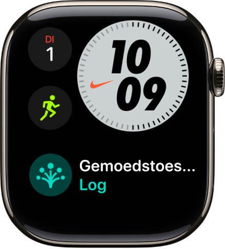 De wijzerplaat Nike Compact, met linksboven de dag en datum, rechtsboven de tijd, links in het midden de complicatie Work-out, en de complicatie Timers.