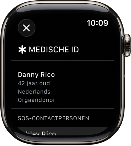 Het scherm met een medische ID, met de naam, leeftijd, taal, orgaandonorstatus en SOS-contactpersonen van de persoon.