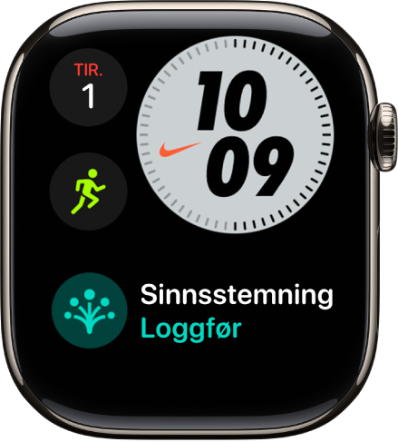 Urskiven Kompakt Nike som viser dag og dato øverst til venstre, klokkeslettet øverst til høyre, Trening-komplikasjonen i midten til venstre og Nedtellinger-komplikasjonen.