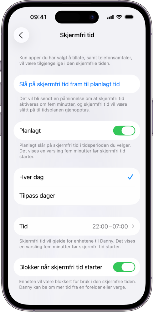 iPhone som viser konfigurasjonsskjermen for Skjermfri tid. Det er en Planlagt-bryter øverst. Valgene Hver dag og Tilpass dager vises under, og Hver dag er markert. Fra- og Til-timer vises på midten av skjermen, og en Blokker når skjermfri tid starter-knapp vises nesten nederst.