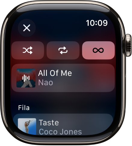 A janela com a lista de faixas mostrando os botões Aleatório, Repetir e Reprodução Automática na parte superior e uma faixa diretamente abaixo. Próximo à parte inferior, outra faixa aparece abaixo de A Seguir. O botão Fechar está na parte superior esquerda.