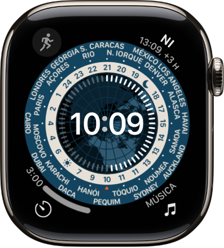 O mostrador “Horário mundial” a mostrar um relógio analógico. Ao centro está um mapa do globo, a mostrar o dia e a noite. Os números e os nomes da cidade aparecem ao redor do mostrador, a indicar a hora em cada local. Há complicações em cada canto. “Música” no canto superior esquerdo, “Traduzir” no canto superior direito, “Temporizador” no canto inferior esquerdo e a data no canto inferior direito.