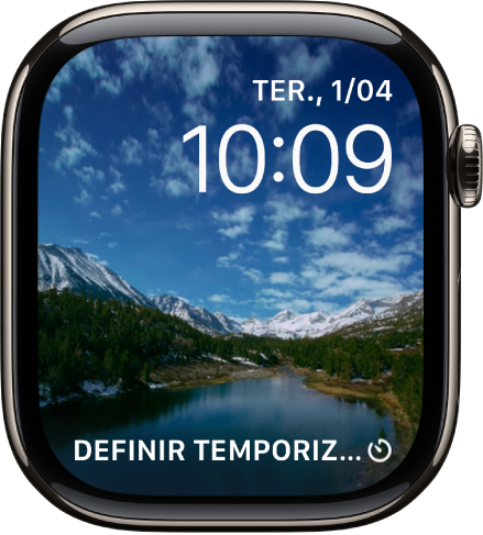 O mostrador “Time‑lapse” a mostrar um vídeo em time‑lapse de uma paisagem. Na parte inferior encontra-se a complicação “Orientação da Bússola”.