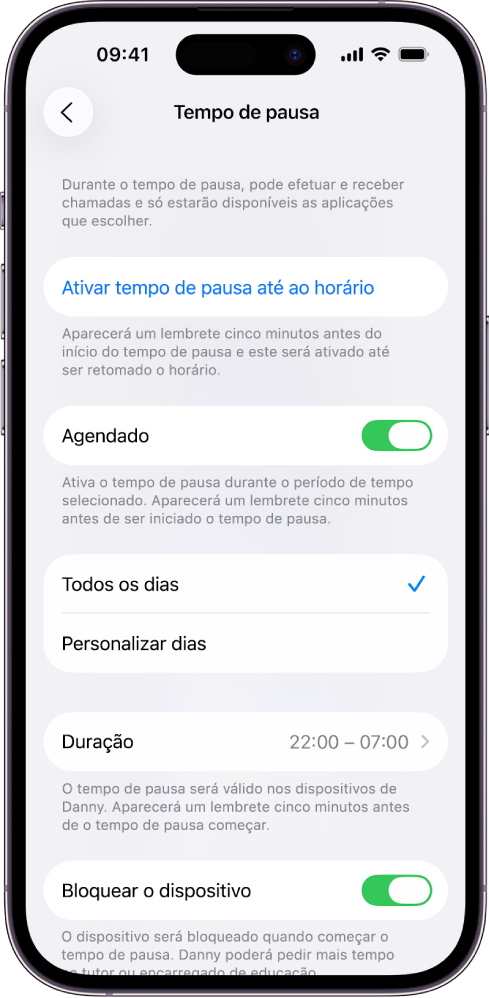 iPhone, com o ecrã de configuração de Tempo de pausa. Na parte superior está o manípulo “Agendado”. Mais abaixo estão as opções “Todos os dias”, e “Personalizar dias”. Está selecionada a opção “Todos os dias”. Os campos “Início” e “Fim” para as horas estão no meio do ecrã e o botão “Bloquear o dispositivo” encontra‑se junto à parte inferior.