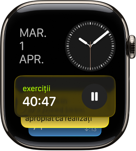 Stiva inteligentă de pe Apple Watch afișând Activități live și widgeturi.