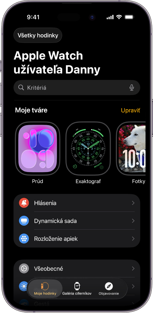 Apka pre Apple Watch na iPhone s otvorenou obrazovkou Moje hodinky, na ktorej sú v hornej časti zobrazené ciferníky a nižšie sú nastavenia. V spodnej časti obrazovky apky Apple Watch sa nachádzajú tri taby: na tabe Moje hodinky naľavo sú nastavenia hodiniek Apple Watch, na ďalšom tabe Galéria ciferníkov nájdete dostupné ciferníky a komplikácie a tab Objavovanie umožňuje zistiť viac o hodinkách Apple Watch.