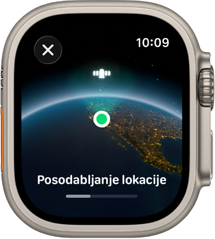 Zaslon, ki prikazuje »Posodabljanje lokacije« z vrstico napredka in pogledom na Zemljo iz vesolja z zeleno točko indikatorja lokacije.