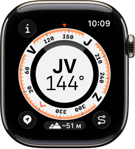 Aplikacija Kompas prikazuje številčnico s smerjo kompasa na sredini, pika, ki predstavlja točko poti, je v notranjem obroču, točke kompasa pa so na zunanjem obroču. Gumb Informacije je zgoraj levo, gumb Točke poti je spodaj levo, gumb Nadmorska višina je spodaj na sredini in gumb Vračanje po isti poti je spodaj desno.