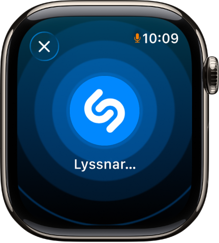 En skärm visar titeln och artisten för en låt som har identifierats av Musikigenkänning. Uppspelningsknappen finns längst ned till höger.