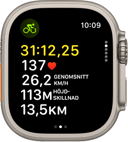 En pågående utomhuscykling visar träningens förflutna tid, puls, snittakt, höjdökning och total distans.