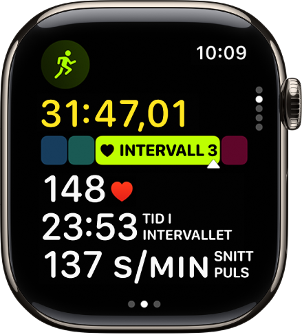 En pågående löpträning visar träningens förflutna tid, pulsintervallet du befinner dig i, puls, tid i intervallet och snittpuls.