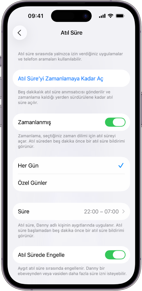 Atıl Süre ayarlama ekranını gösteren iPhone. Programlanan anahtarı üst tarafa yakın. Onun altında Her Gün ve Özel Günler seçenekleri görünüyor ve Her Gün seçili. Başlangıç ve Bitiş saatleri ekranın ortasında ve Atıl Sürede Engelle düğmesi alt tarafa yakın.
