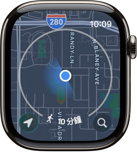 「地圖」App 中的目前位置圍繞着一個圓圈，代表七分鐘的步行半徑。「位置」按鈕位於左下方，「搜尋」按鈕則位於右下方。