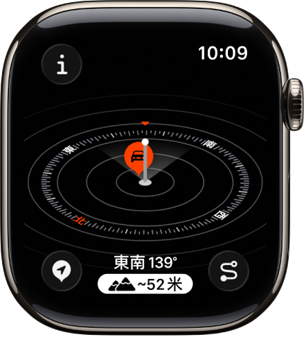「指南針」App 顯示「高度」顯示方式。航點在傾斜的錶盤上。白色柱狀代表目前的高度,該柱狀高於錶盤上的其他航點。「資料」按鈕位於左上方,「航點」按鈕位於左下方,「高度」按鈕位於底部的中間,而「回溯」按鈕則位於右下方。