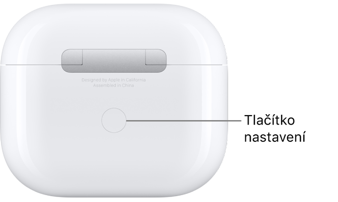 Tlačítko nastavení uprostřed zadní strany nabíjecího pouzdra AirPodů 3.
