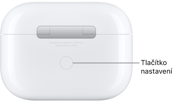 Tlačítko nastavení uprostřed zadní strany nabíjecího pouzdra AirPodů Pro.