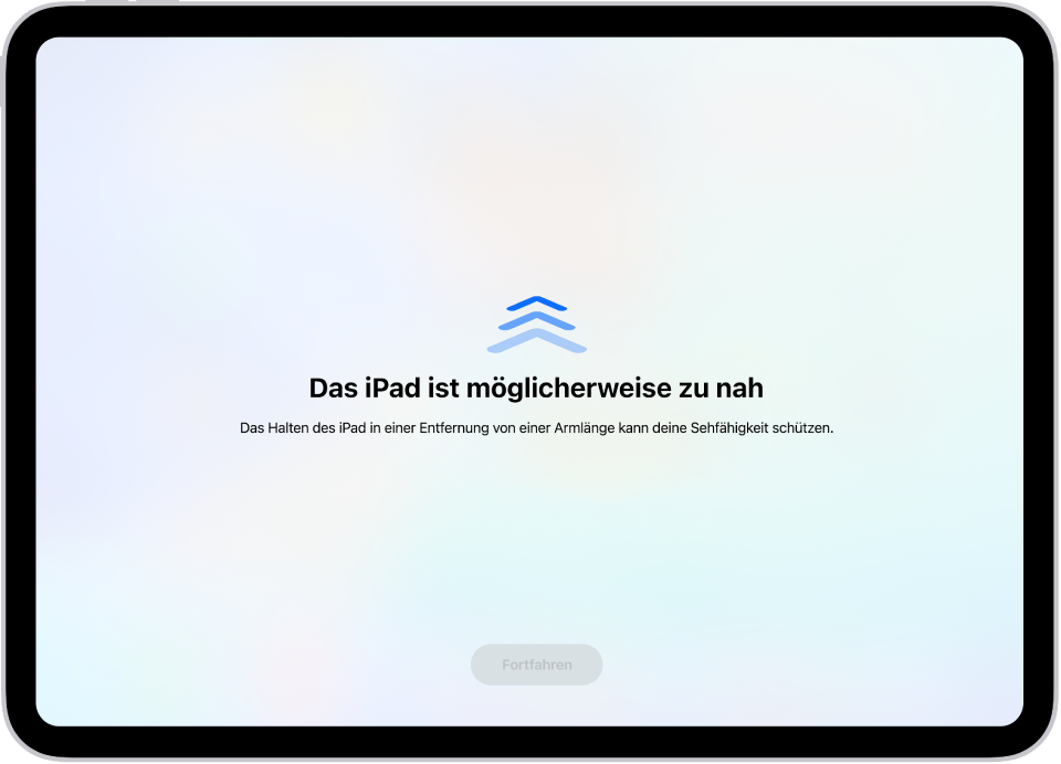 Ein Bildschirm mit einer Warnung, dass das iPad zu nahe ist, und der Empfehlung, das iPad in einer Entfernung von ca. 30 cm vor den Augen zu halten. Wenn du das iPad weiter wegbewegst, wird unten die Taste „Fortfahren“ angezeigt, sodass du zum vorherigen Bildschirm zurückkehren kannst.