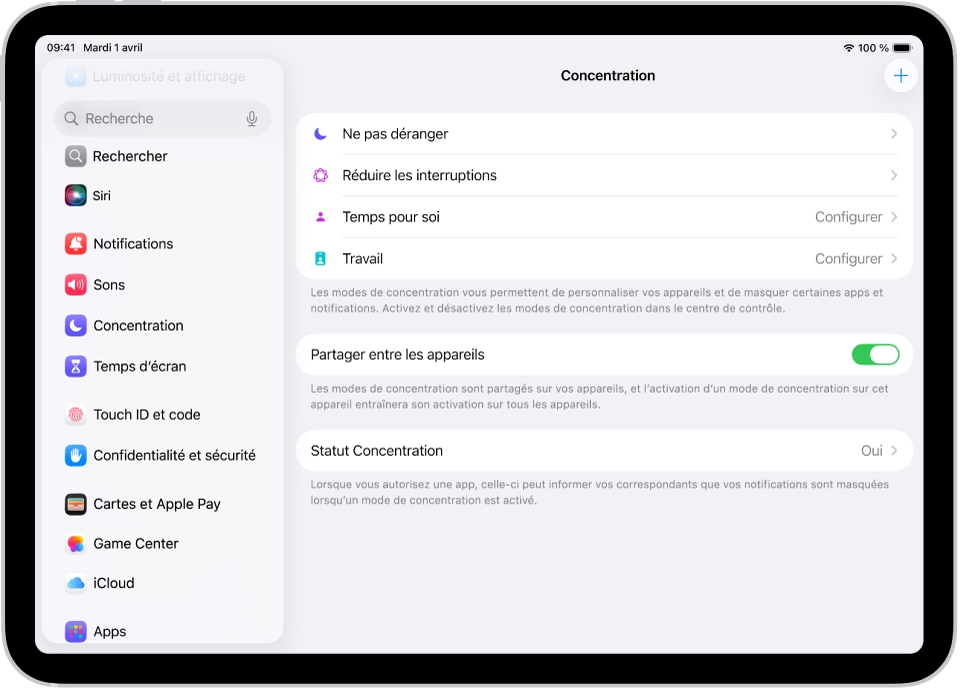 Un écran affichant six modes de concentration fournis : « Ne pas déranger », Conduite, « Aucun message pendant les appels », Repos, « Temps pour soi » et Travail. Le bouton « Partager entre les appareils » est activé, ce qui permet d’utiliser les mêmes réglages Concentration sur tous vos appareils Apple.