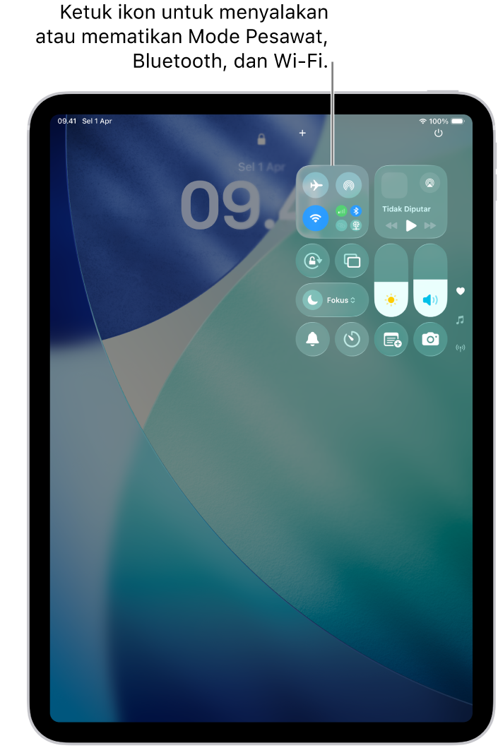 Layar Pusat Kontrol menampilkan bahwa mengetuk pada tombol kiri atas menyalakan Mode Pesawat.