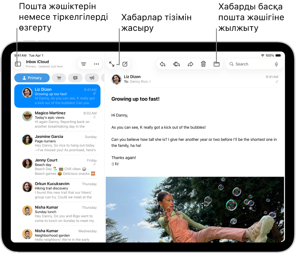 Сол жақта электрондық пошта хабарларының тізімі, ал оң жақта ашық электрондық пошта хабары бар Пошта кіріс жәшігі.