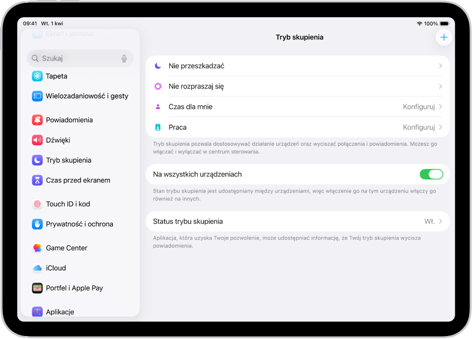 Ekran pokazujący sześć trybów skupienia: Nie przeszkadzać, Jazda, Bez wiadomości podczas połączeń, Sen, Czas dla mnie oraz Praca. Przycisk Na wszystkich urządzeniach jest włączony, co pozwala używać tych samych ustawień trybu skupienia na wszystkich posiadanych urządzeniach Apple.