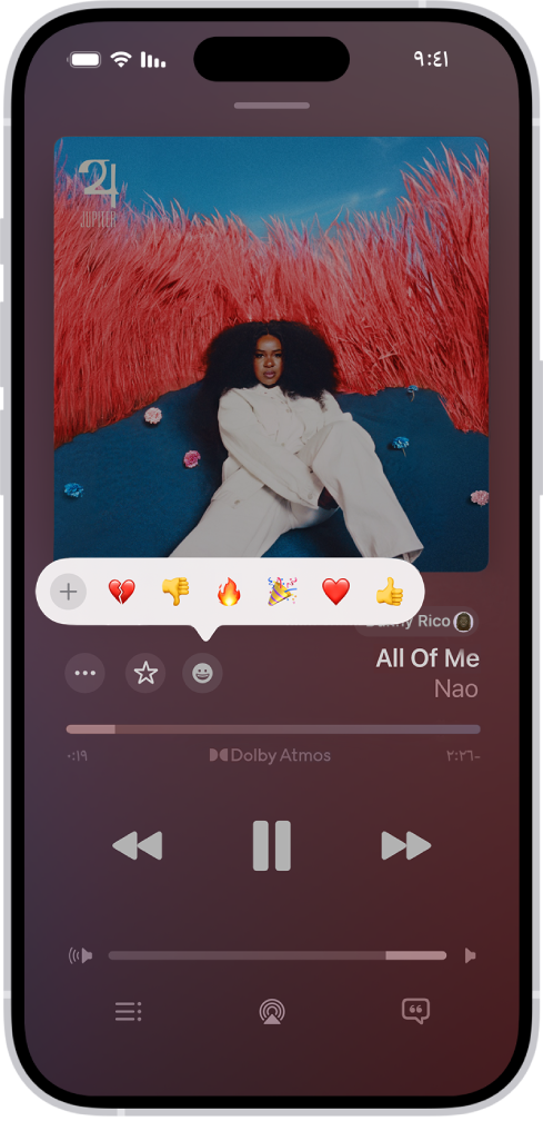 شاشة "قيد التشغيل" يظهر بها زر التفاعلات الذي يعرض العديد من رموز إيموجي وزر إضافة الذي يمكنك النقر عليه للعثور على مزيد من رموز إيموجي.