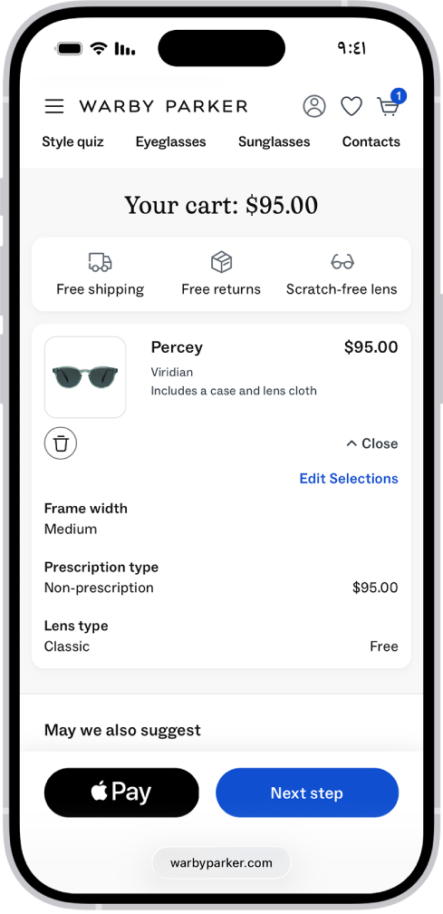 عربة التسوق الخاصة بتطبيق تعرض أسعار العناصر المحددة. يظهر زر Apple Pay في الجزء السفلي الأيمن.