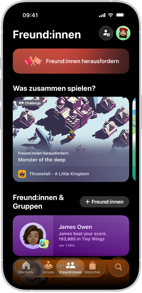 Die App „Spiele“ zeigt den Tab „Freund:innen“ mit Optionen zum Herausfordern von Freund:innen, Vorschläge für Spiele, die zusammen gespielt werden können, und die letzten Aktivitäten der Freund:innen.