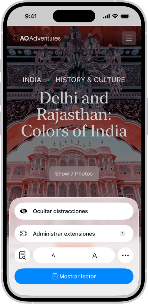 En Safari, se tocó el botón Menú de página en un sitio web y se muestran opciones que incluyen Administrar extensiones cerca de la parte inferior de la pantalla.