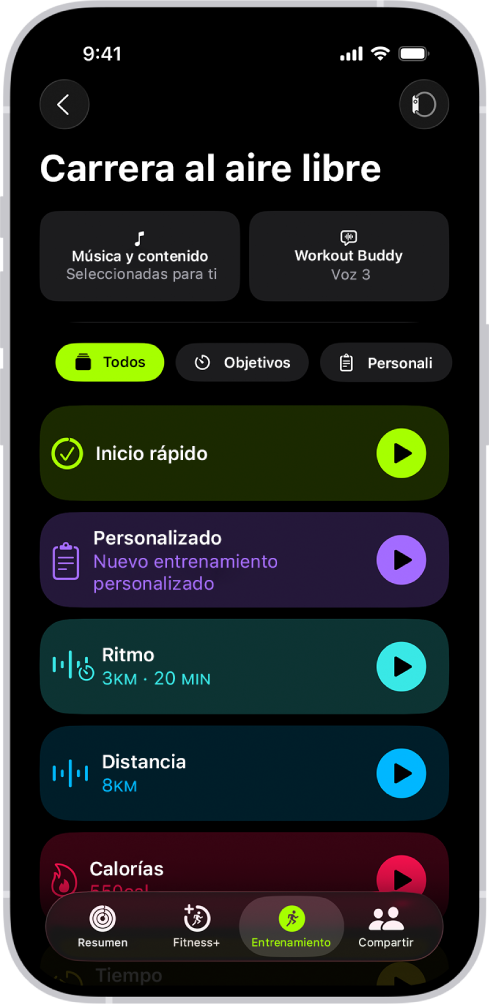 La pantalla de entrenamiento de Fitness mostrando los detalles de un entrenamiento de carrera al aire libre. Debajo de Carrera al aire libre, están las opciones para elegir contenido y configurar Workout Buddy. En el centro, de arriba abajo, están las opciones para iniciar un entrenamiento, un entrenamiento personalizado, un entrenamiento de ritmo y entrenamientos con objetivos de distancia y calorías.